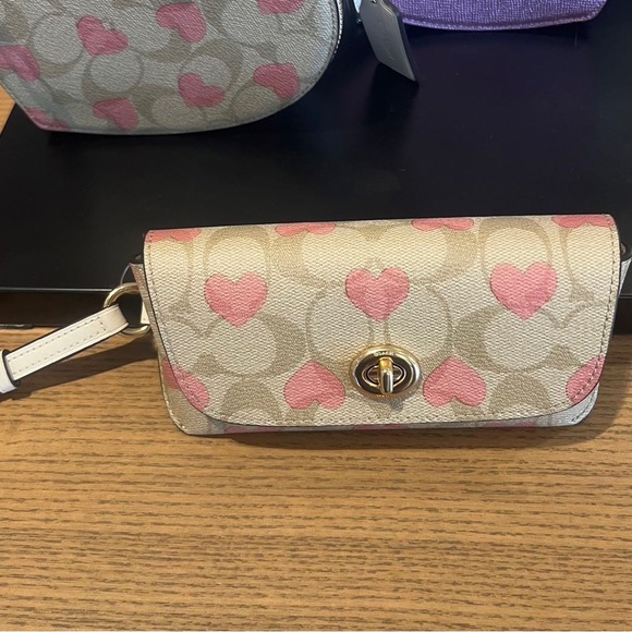 NWT Coach Sunglass Case In Signature Canvas With Heart Print CP496 - Picture 7 of 8